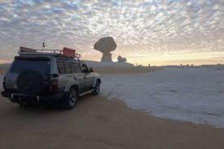 Safari 4×4 Le désert blanc  L’oasis bahareya  2 jours/une nuit en pension complète